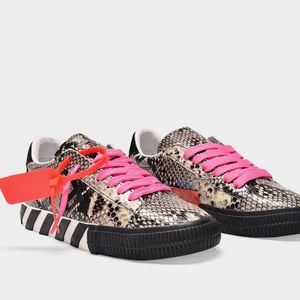 OFF-WHITE C/O VIRGIL ABLOH Low Top Sneakers